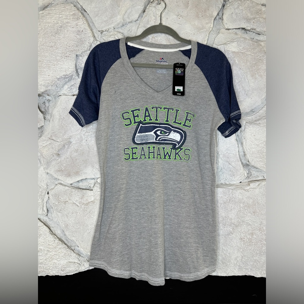 Majestic Fan Fashion Seattle Seahawks | Women’s Distressed Logo Tee, Size Large